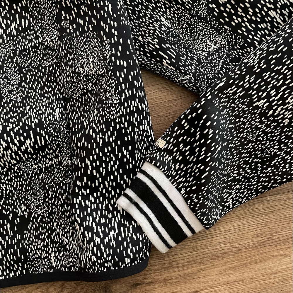 Fabletics Tia Bomber Printed Jacket. - image 6